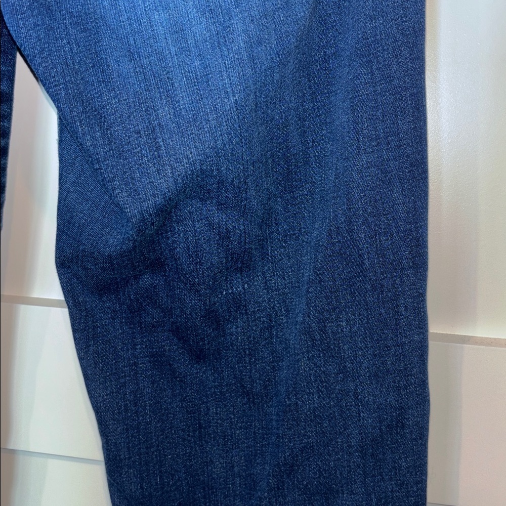 Levi’s Shaping Straight Jeans - Picture 15 of 16